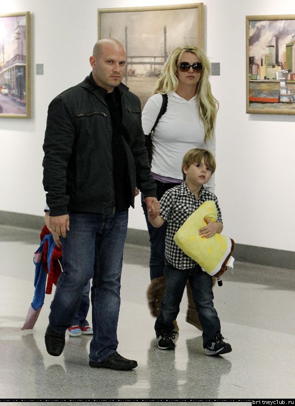 Бритни в аэропорту Нового Орлеана104.jpg(Бритни Спирс, Britney Spears)
