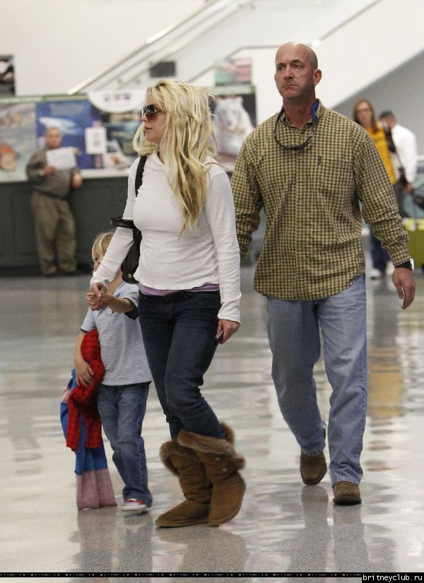 Бритни в аэропорту Нового Орлеана105.jpg(Бритни Спирс, Britney Spears)