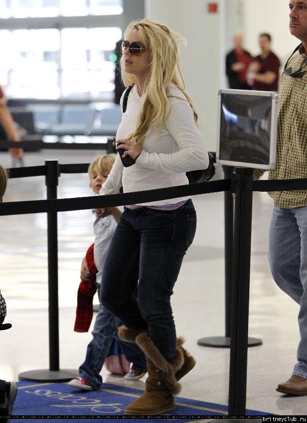 Бритни в аэропорту Нового Орлеана108.jpg(Бритни Спирс, Britney Spears)