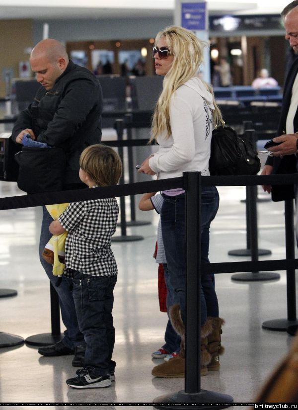 Бритни в аэропорту Нового Орлеана109.jpg(Бритни Спирс, Britney Spears)