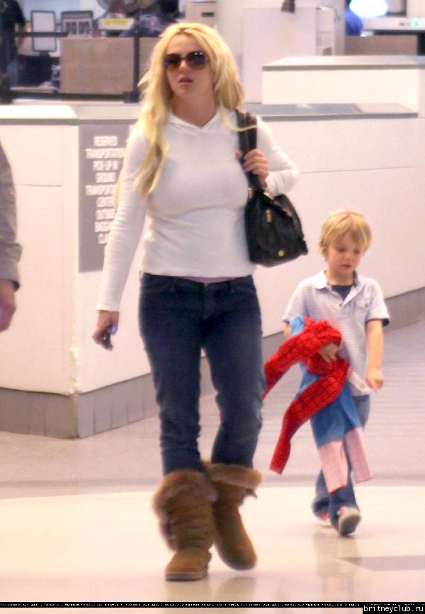 Бритни в аэропорту Нового Орлеана114.jpg(Бритни Спирс, Britney Spears)