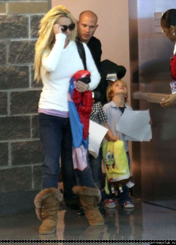 Бритни в аэропорту Нового Орлеана115.jpg(Бритни Спирс, Britney Spears)