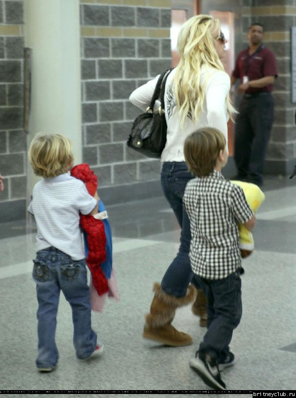 Бритни в аэропорту Нового Орлеана129.jpg(Бритни Спирс, Britney Spears)