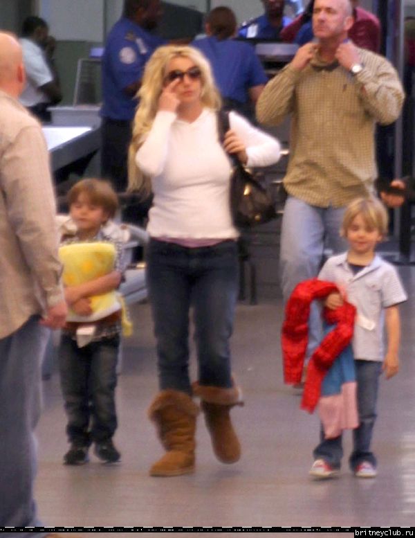 Бритни в аэропорту Нового Орлеана136.jpg(Бритни Спирс, Britney Spears)