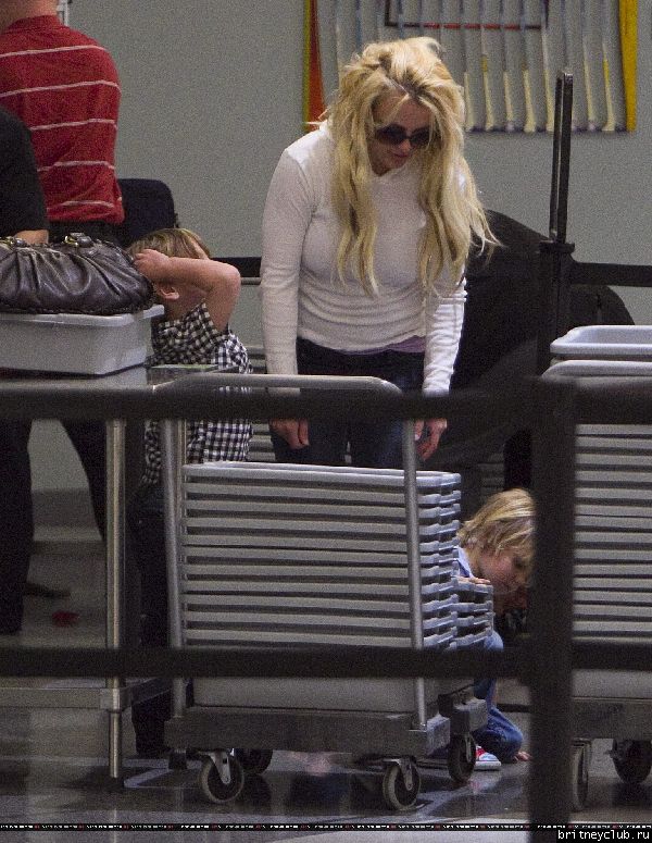 Бритни в аэропорту Нового Орлеана150.jpg(Бритни Спирс, Britney Spears)