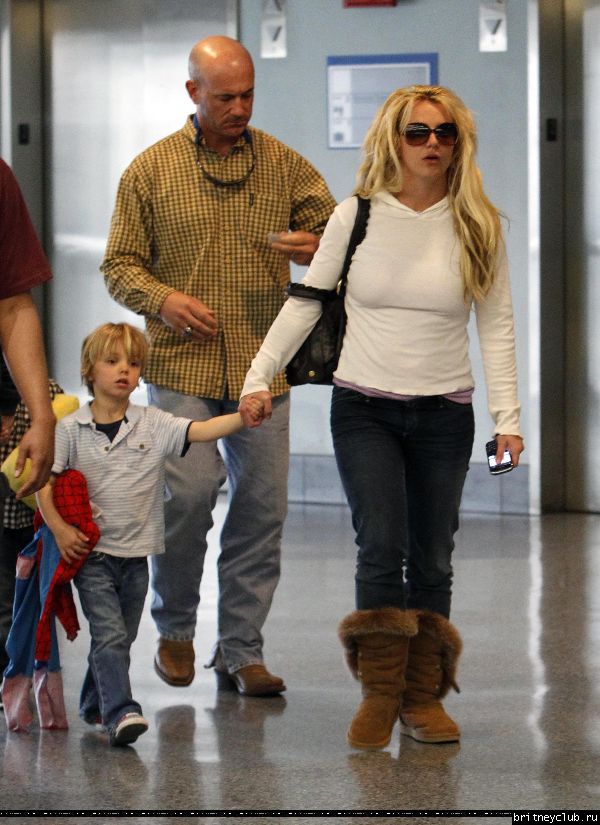 Бритни в аэропорту Нового Орлеана96.jpg(Бритни Спирс, Britney Spears)