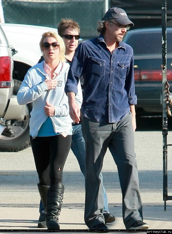 Бритни и Джейсон на игре Шона Престона в Сан-Фернандо61.jpg(Бритни Спирс, Britney Spears)