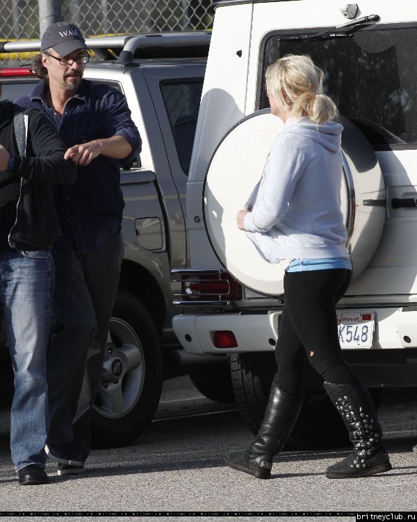 Бритни и Джейсон на игре Шона Престона в Сан-Фернандо79.jpg(Бритни Спирс, Britney Spears)