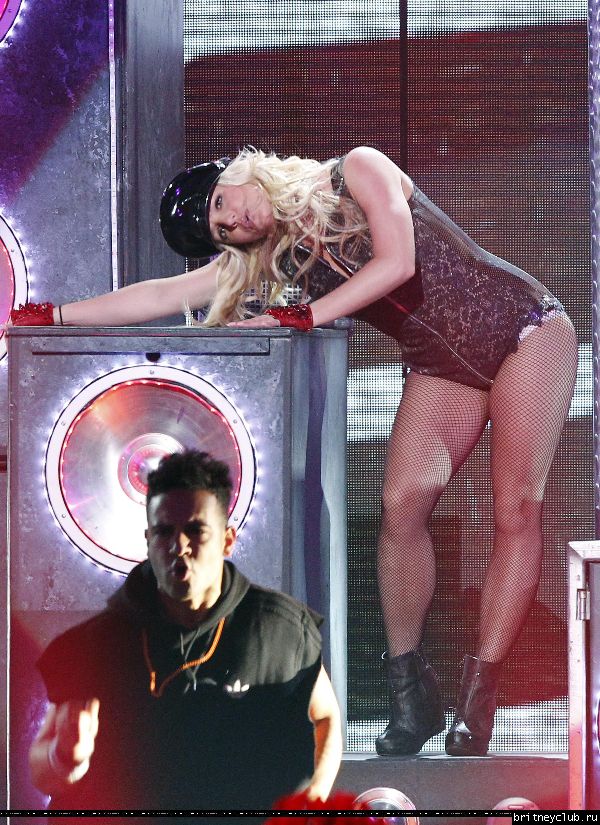 Выступление Бритни на шоу Good Morning America (Big Fat Bass)22.jpg(Бритни Спирс, Britney Spears)