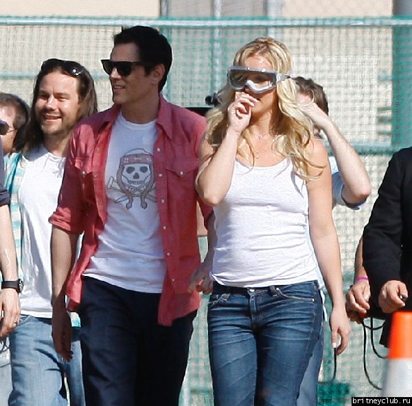 Бритни на съемках юмористической сценки для шоу Jimmy Kimmel25.jpg(Бритни Спирс, Britney Spears)