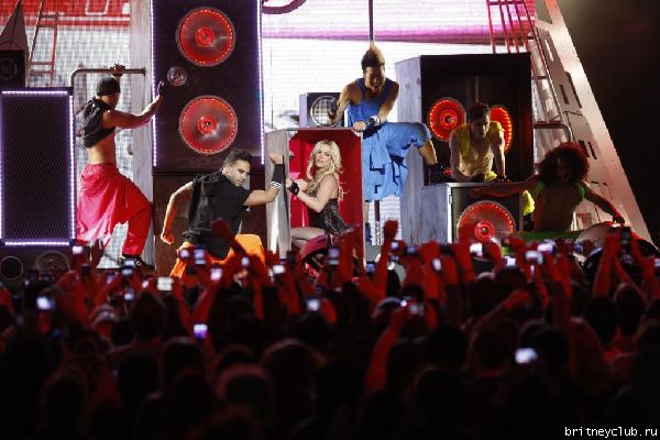 Выступление Бритни на шоу Jimmy Kimmel (Big Fat Bass)06.jpg(Бритни Спирс, Britney Spears)