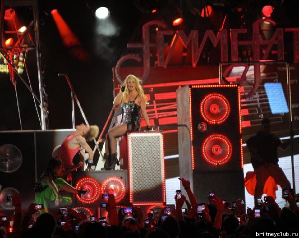 Выступление Бритни на шоу Jimmy Kimmel (Big Fat Bass)34.jpg(Бритни Спирс, Britney Spears)