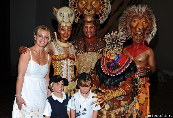 Бритни с сыновьями на спектакле "Король Лев"7.jpg(Бритни Спирс, Britney Spears)