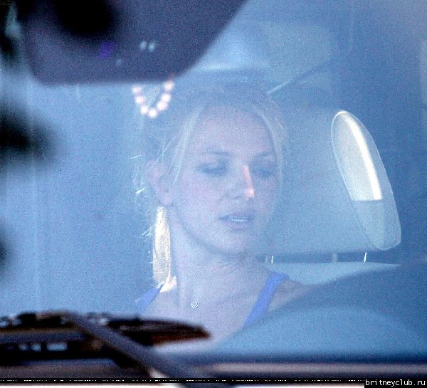 Бритни покидает игру Шона Престона в Сан Фернандо18.jpg(Бритни Спирс, Britney Spears)