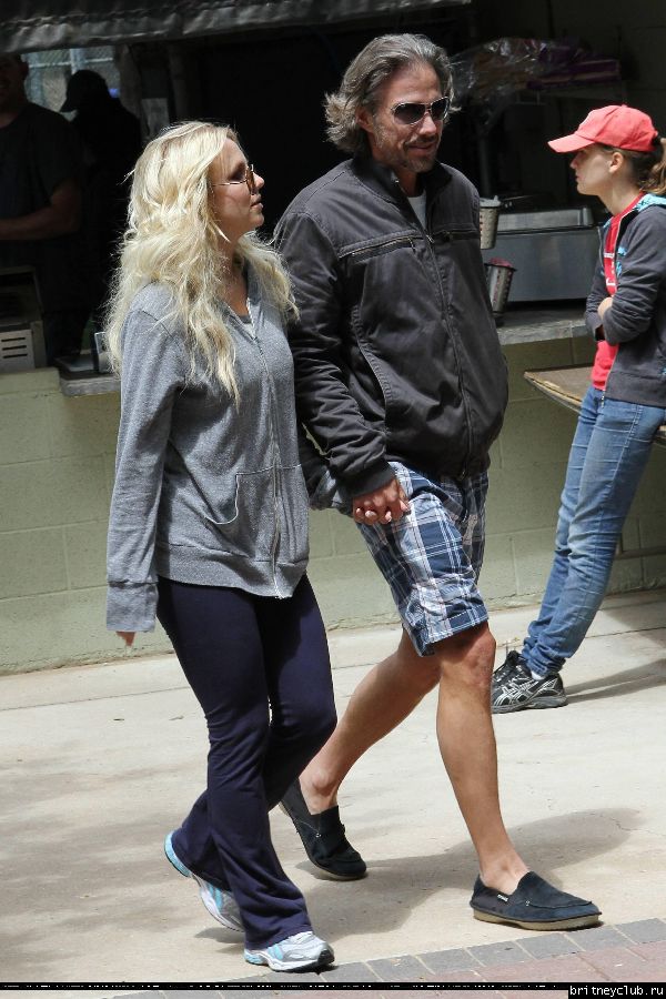 Бритни и Джейсон в Сан Фернандо39.jpg(Бритни Спирс, Britney Spears)