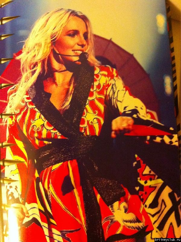 Femme Fatale Tourbook (2011)12.jpg(Бритни Спирс, Britney Spears)