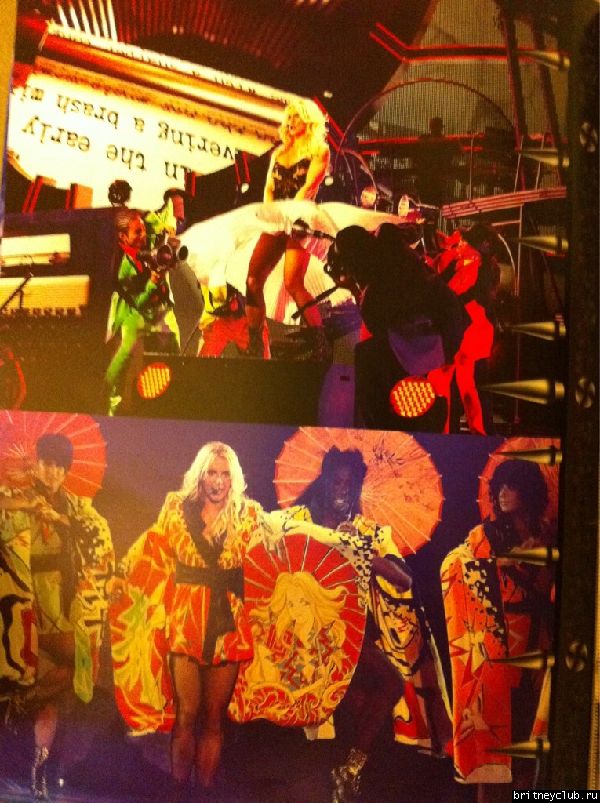 Femme Fatale Tourbook (2011)13.jpg(Бритни Спирс, Britney Spears)