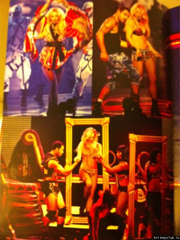 Femme Fatale Tourbook (2011)15.jpg(Бритни Спирс, Britney Spears)