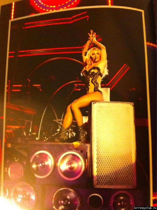 Femme Fatale Tourbook (2011)19.jpg(Бритни Спирс, Britney Spears)
