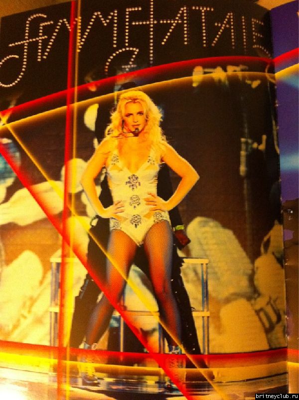 Femme Fatale Tourbook (2011)20.jpg(Бритни Спирс, Britney Spears)