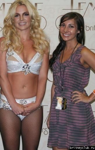The Femme Fatale Tour в Сакраменто (перед концертом)2.jpg(Бритни Спирс, Britney Spears)