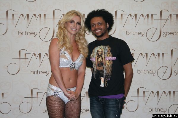The Femme Fatale Tour в Сакраменто (перед концертом)3.jpg(Бритни Спирс, Britney Spears)