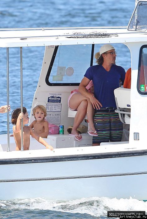 Бритни с семьей отдыхает на яхте в Лонг-Айленде04.jpg(Бритни Спирс, Britney Spears)