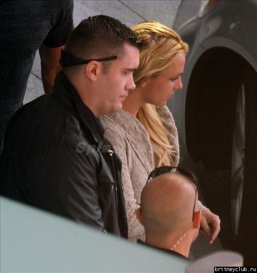 Бритни прилетела в Лондон02.jpg(Бритни Спирс, Britney Spears)