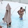 Бритни и Джейсон отдыхают у бассейна в отеле в Рио де Жанейро