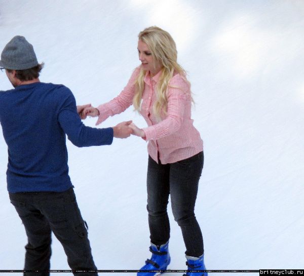 Бритни и Джейсон на катке в Хьюстоне!03.jpg(Бритни Спирс, Britney Spears)