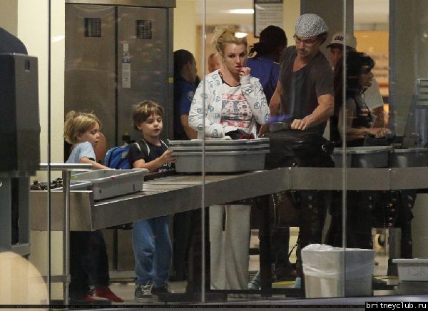 Бритни в аэропорту Hato Rey, Пуэрто Рико06.jpg(Бритни Спирс, Britney Spears)