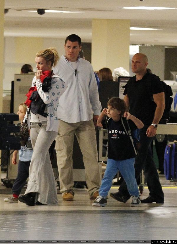 Бритни в аэропорту Hato Rey, Пуэрто Рико11.jpg(Бритни Спирс, Britney Spears)