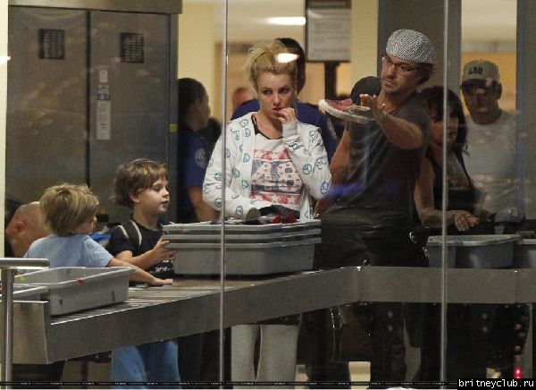 Бритни в аэропорту Hato Rey, Пуэрто Рико13.jpg(Бритни Спирс, Britney Spears)