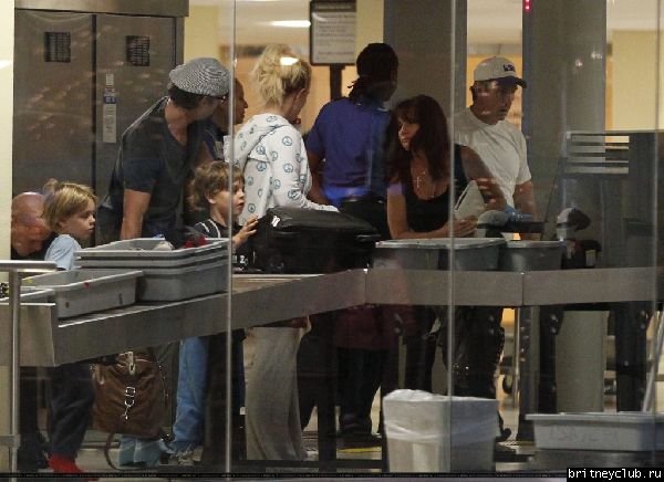 Бритни в аэропорту Hato Rey, Пуэрто Рико14.jpg(Бритни Спирс, Britney Spears)