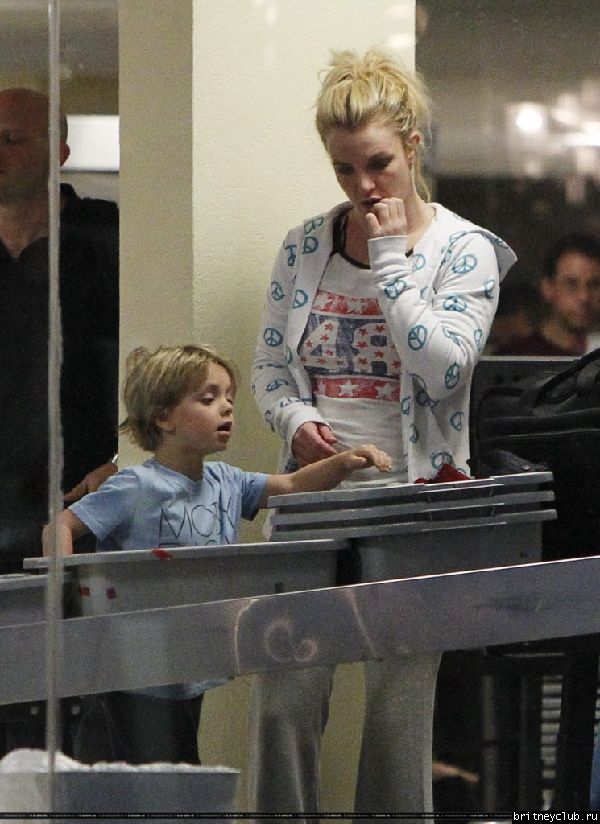 Бритни в аэропорту Hato Rey, Пуэрто Рико23.jpg(Бритни Спирс, Britney Spears)