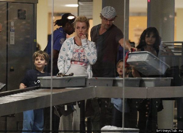 Бритни в аэропорту Hato Rey, Пуэрто Рико24.jpg(Бритни Спирс, Britney Spears)