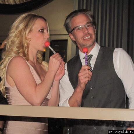 Бритни и Джейсон отмечают помолвку в клубе Chateau02.jpg(Бритни Спирс, Britney Spears)