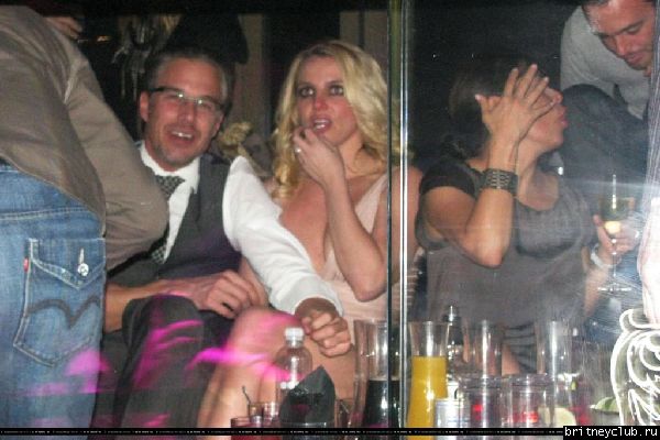 Бритни и Джейсон отмечают помолвку в клубе Chateau31.jpg(Бритни Спирс, Britney Spears)