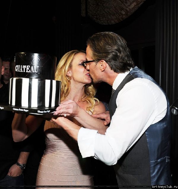 Бритни и Джейсон отмечают помолвку в клубе Chateau37.jpg(Бритни Спирс, Britney Spears)