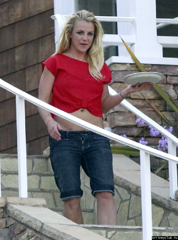 2012.05.05 - Бритни с семьей в Брентвуде15.jpg(Бритни Спирс, Britney Spears)