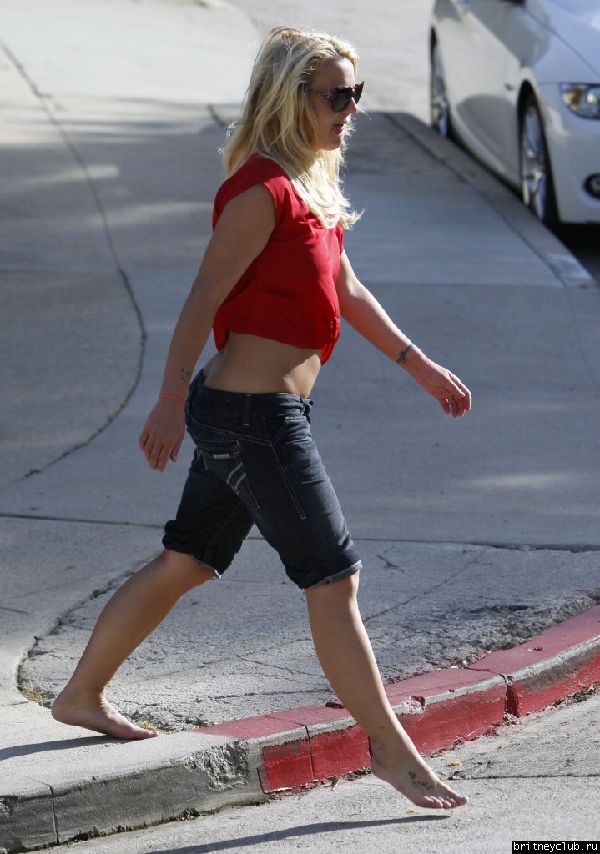 2012.05.05 - Бритни с семьей в Брентвуде21.jpg(Бритни Спирс, Britney Spears)