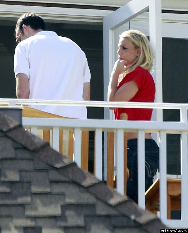 2012.05.05 - Бритни с семьей в Брентвуде38.jpg(Бритни Спирс, Britney Spears)