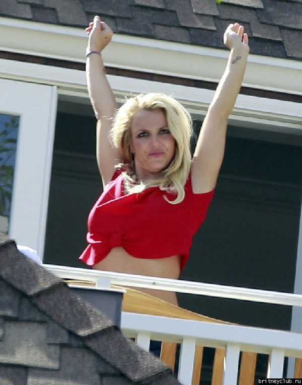 2012.05.05 - Бритни с семьей в Брентвуде50.jpg(Бритни Спирс, Britney Spears)