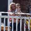2012.05.05 - Бритни с семьей в Брентвуде