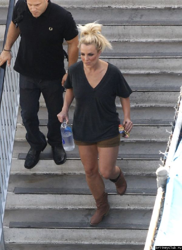 Бритни покидает фото студию в Лос-Анджелесе01.jpg(Бритни Спирс, Britney Spears)
