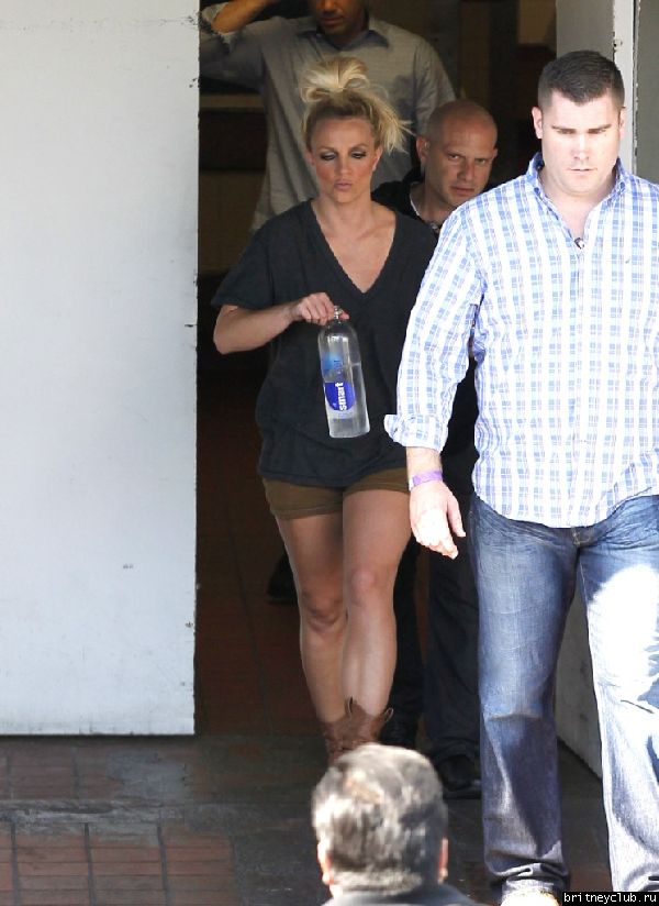 Бритни покидает фото студию в Лос-Анджелесе02.jpg(Бритни Спирс, Britney Spears)