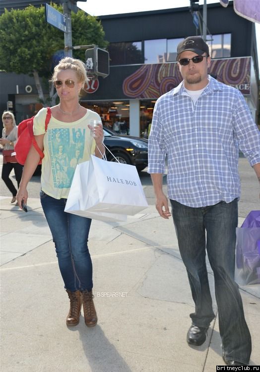Бритни на шоппинге в Лос-Анджелесе005.jpg(Бритни Спирс, Britney Spears)