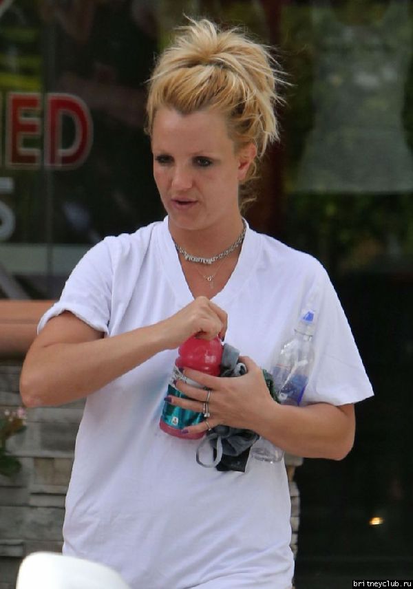 Бритни покидает цветочный магазин Gelson01.jpg(Бритни Спирс, Britney Spears)