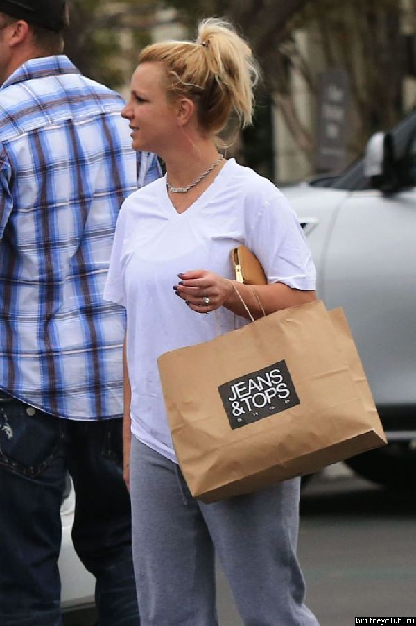 Бритни покидает цветочный магазин Gelson13.jpg(Бритни Спирс, Britney Spears)