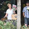 Бритни покидает цветочный магазин Gelson